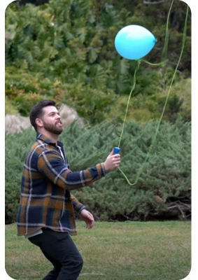 adult attaches balloon to Orbi WizLoop